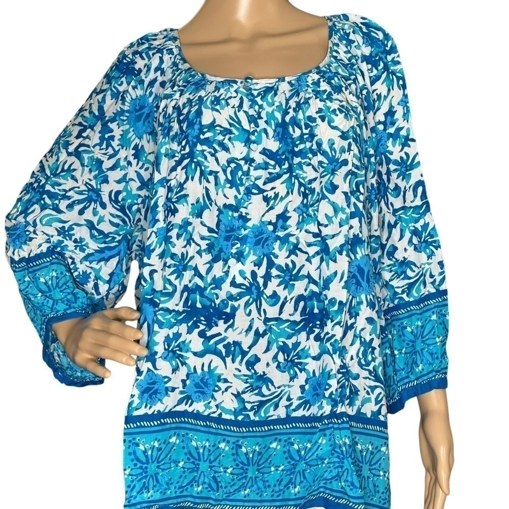 Lucy & Laurel plus blue and white floral top NWT 2X